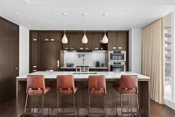 E 85th St #18G - Photo 2 of 8