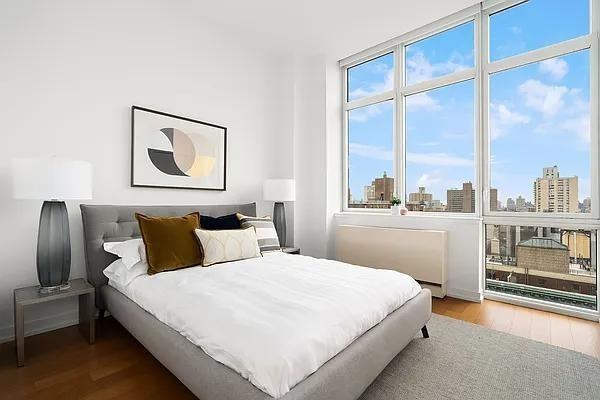 W 93rd St #PHD - Photo 5 of 18