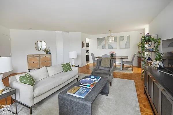 W 83rd St #10A - Photo 2 of 20