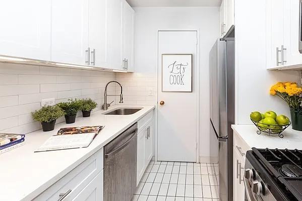 W 83rd St #10A - Photo 4 of 20