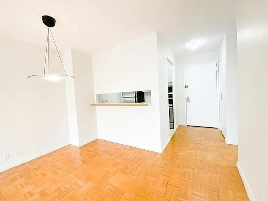 W 83rd St #7I - Photo 4 of 20