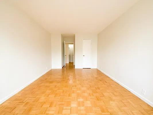 W 83rd St #7I - Photo 5 of 20