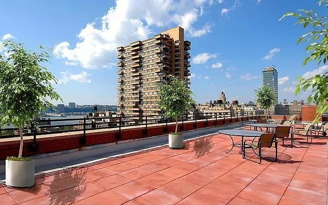 W 95th St #12R - Photo 4 of 20