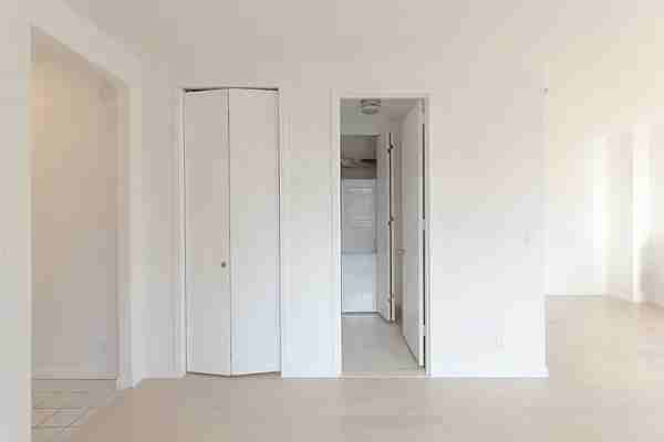 Riverside Dr #8F - Photo 7 of 9