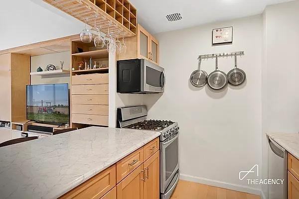 W 73rd St #3E - Photo 3 of 20