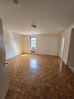 Riverside Dr #7E - Photo 2 of 10