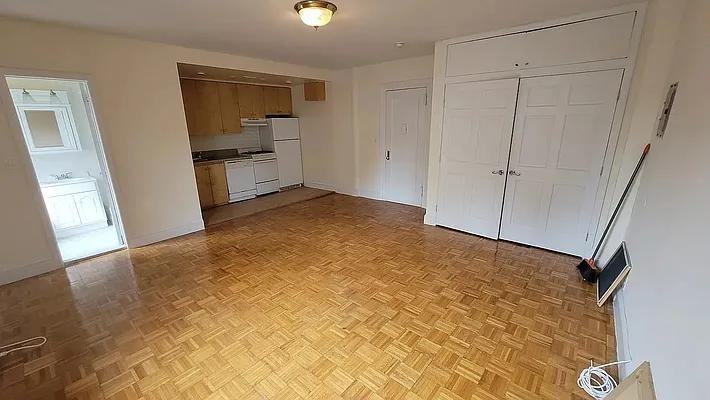 Riverside Dr #7E - Photo 5 of 10