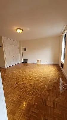 Riverside Dr #7E - Photo 6 of 10