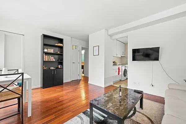 W 93rd St #12A - Photo 4 of 20