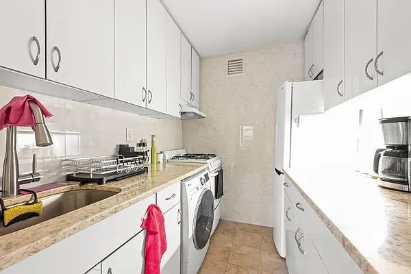 W 93rd St #12A - Photo 7 of 20