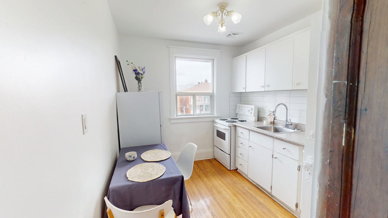 OAKWOOD AVE & ST CLAIR AVE W - Photo 3 of 27