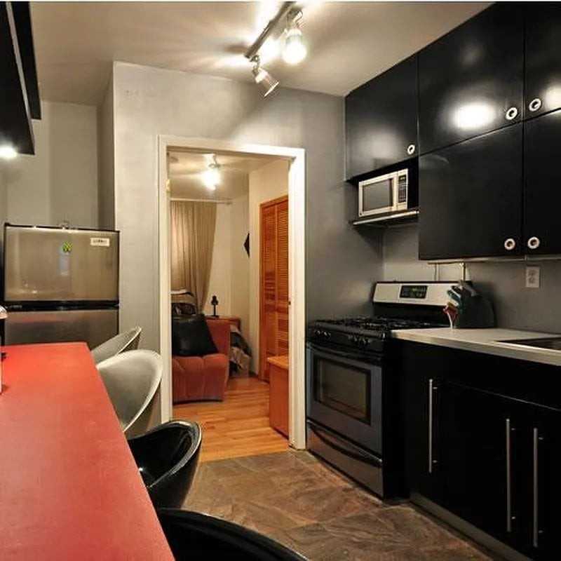 212 E 12th St #1A - Photo 4 of 9