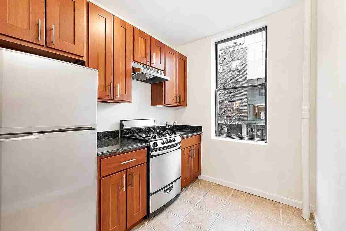 133 Avenue C #3A - Photo 5 of 6