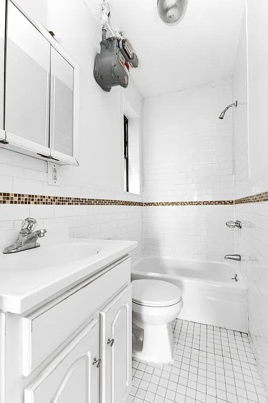 133 Avenue C #3A - Photo 6 of 6