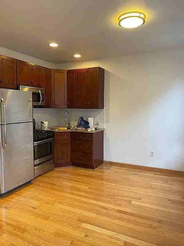 120 Madison St #3 - Photo 4 of 6