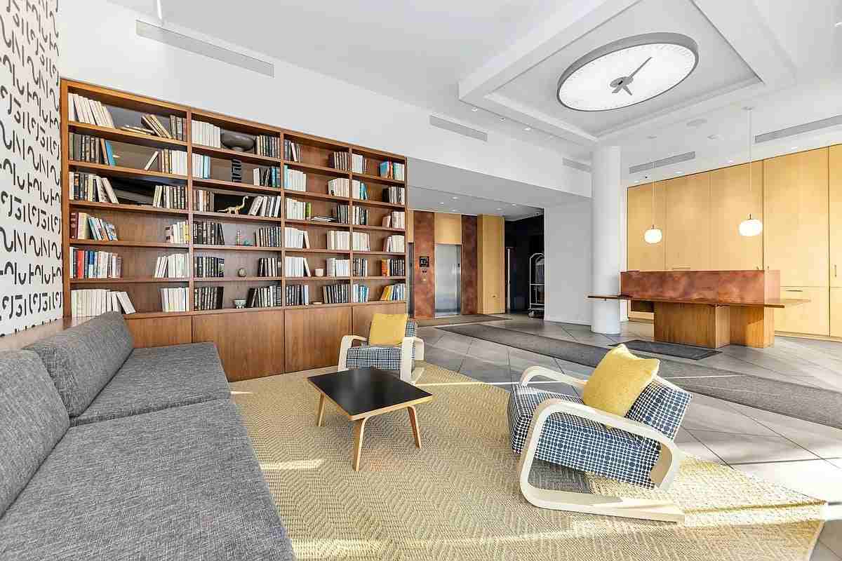 250 E Houston St #5F - Photo 7 of 10