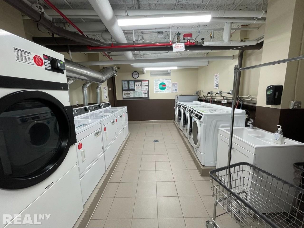 305 W 45th St #2E - Photo 5 of 5