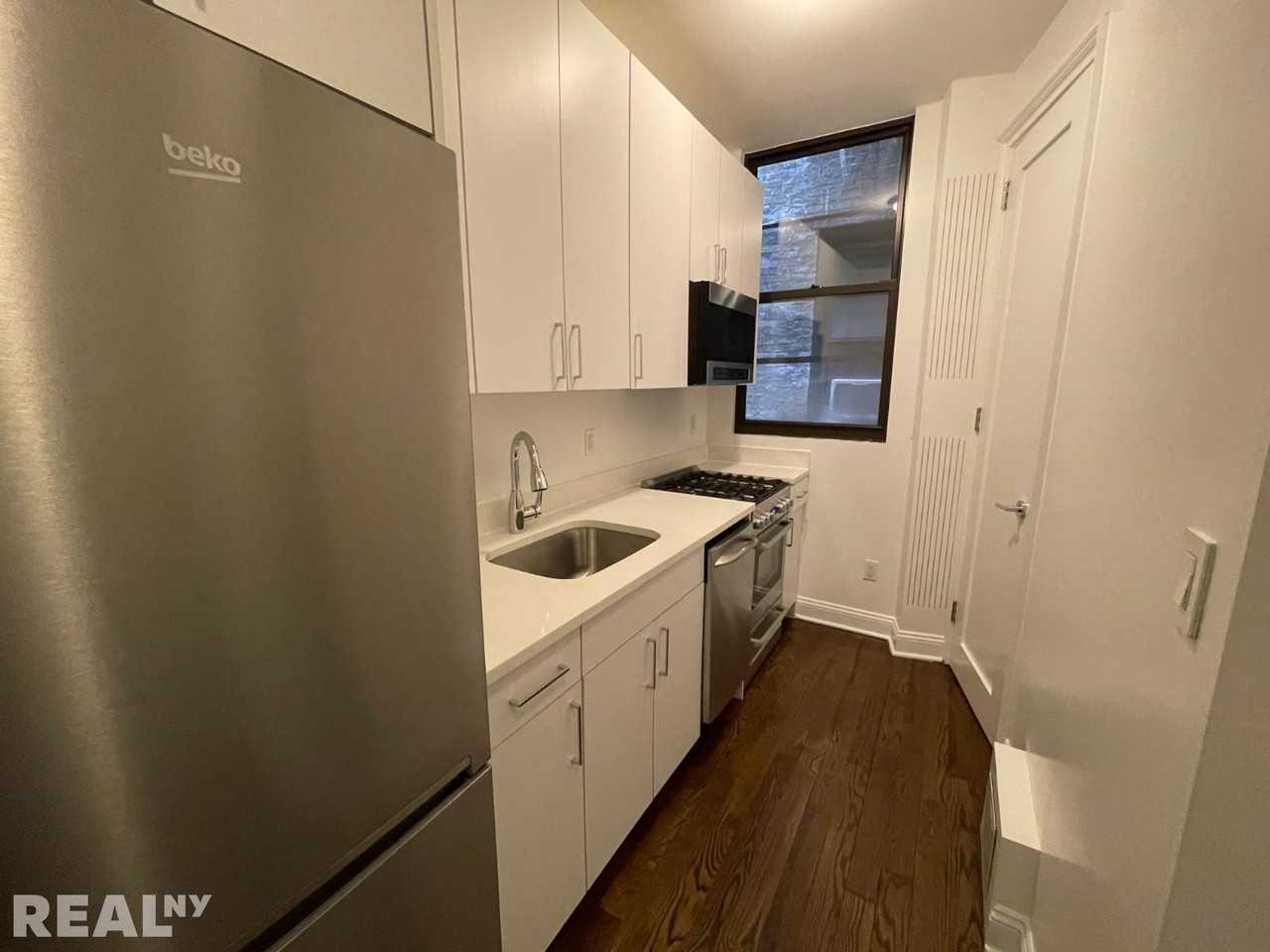 224 E 70th St #2 - Photo 3 of 9