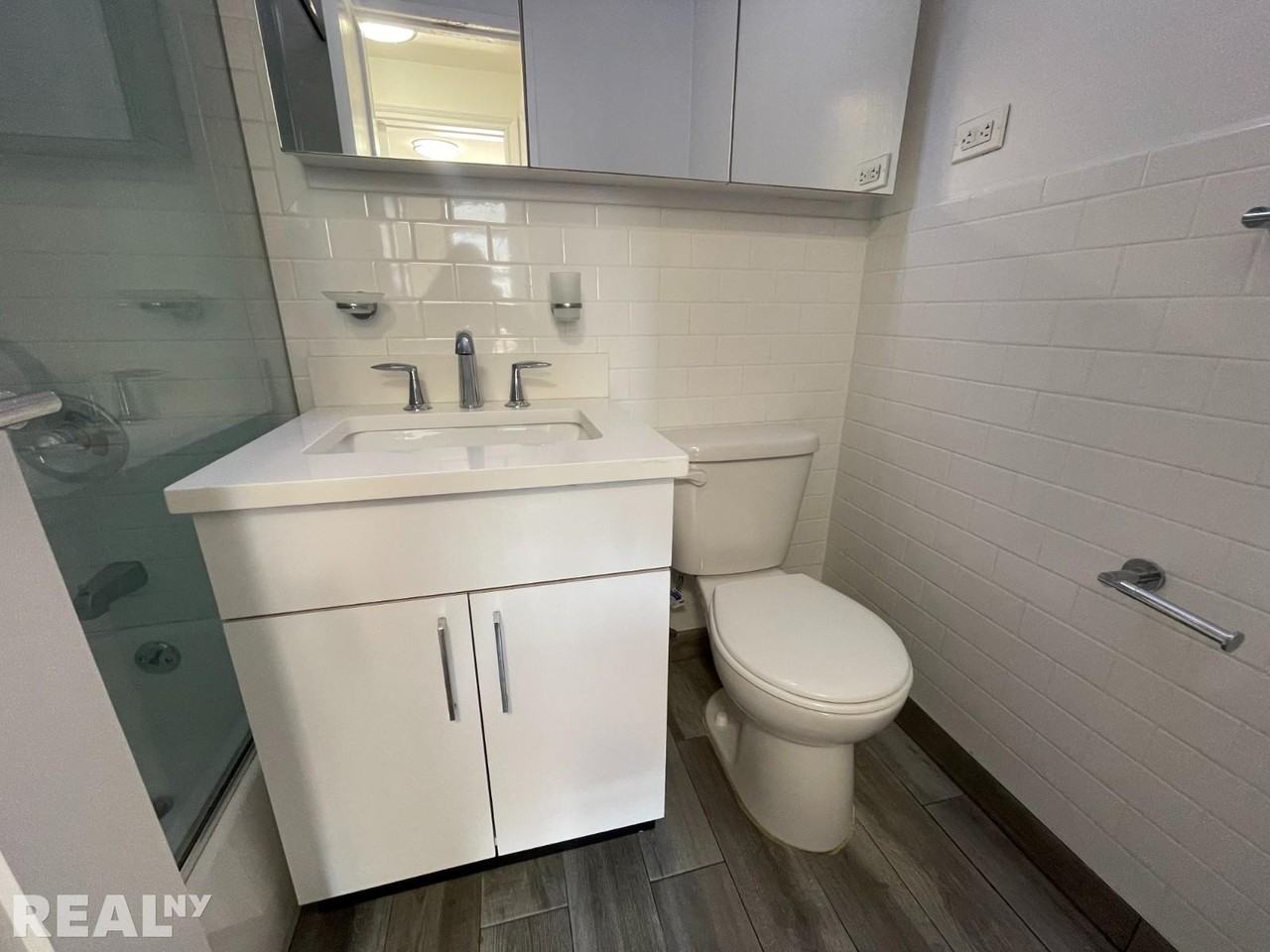 400 E 89th St #12C - Photo 3 of 7