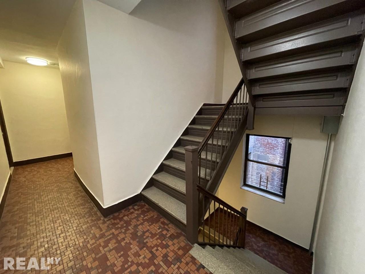 243 E 38th St #5B - Photo 6 of 7