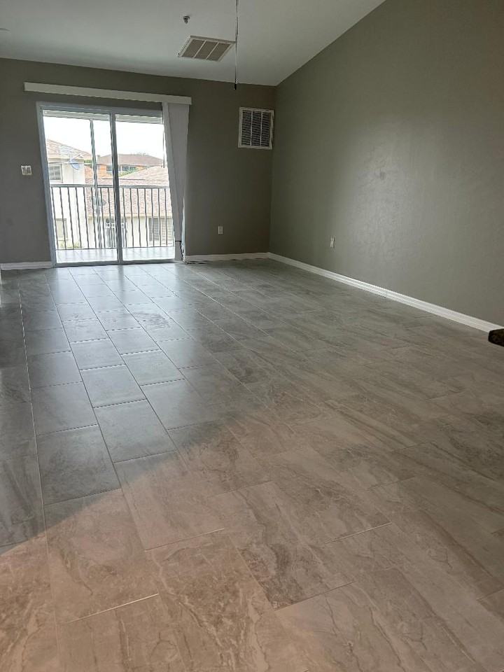 1110 SW 47 TER - Photo 2 of 8