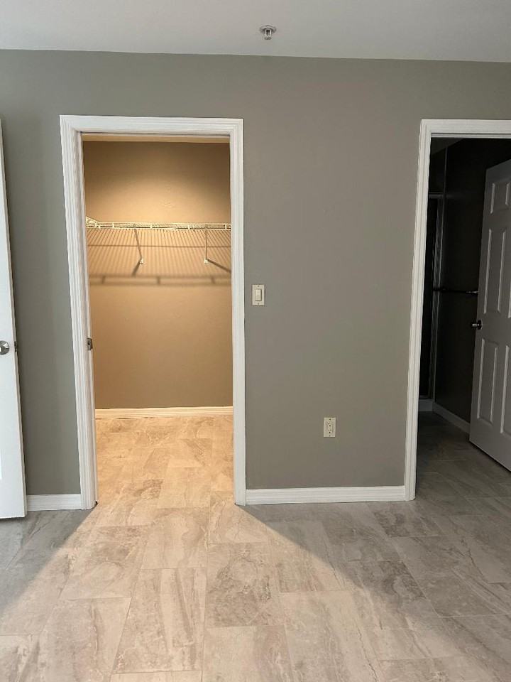 1110 SW 47 TER - Photo 6 of 8