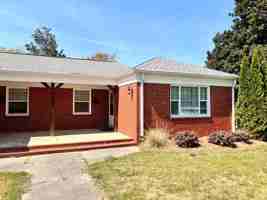 featured image of 807 N Ellis Ave