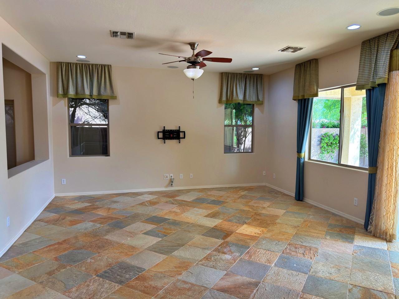 737 E Charlevoix Ave #1 - Photo 4 of 10