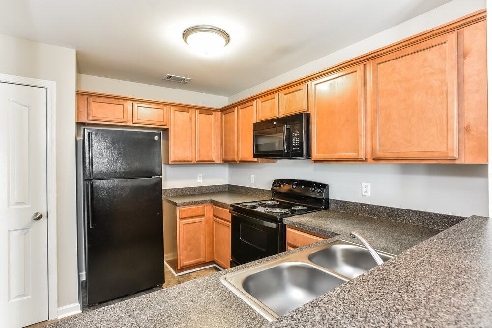 8043 Logan Dr - Photo 7 of 24