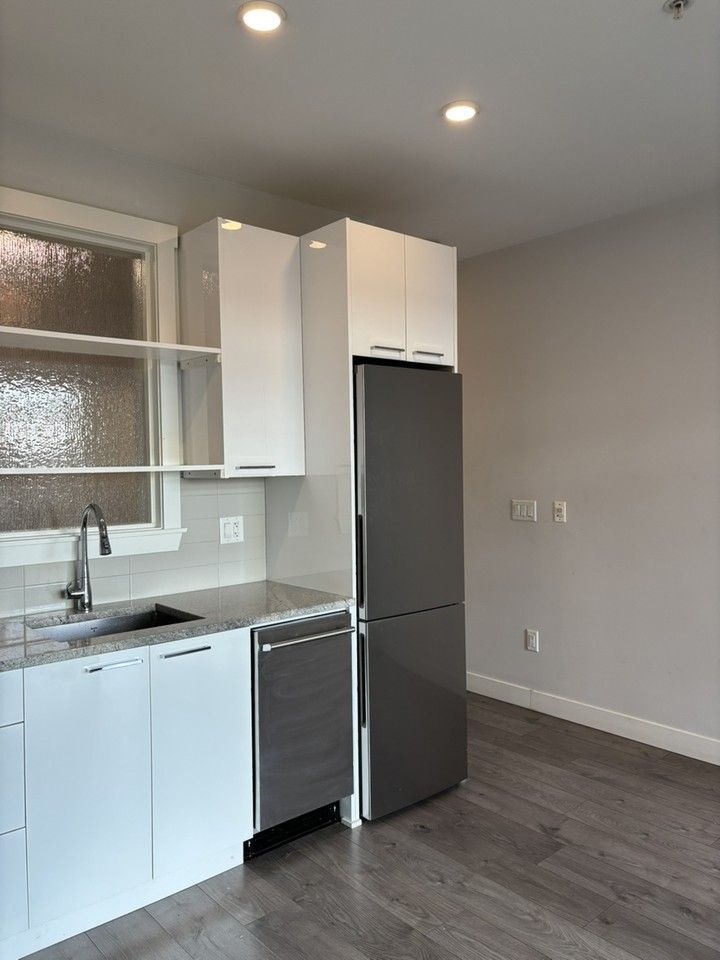 20686 Eastleigh Crescent #306 - Photo 4 of 12