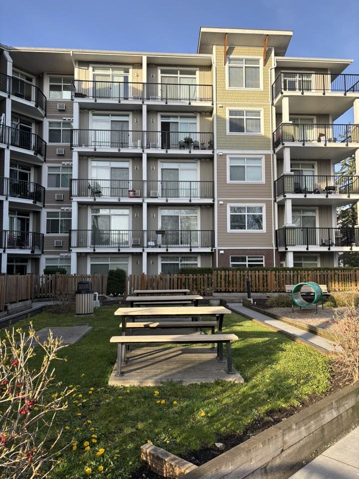 20686 Eastleigh Crescent #306 - Photo 5 of 12