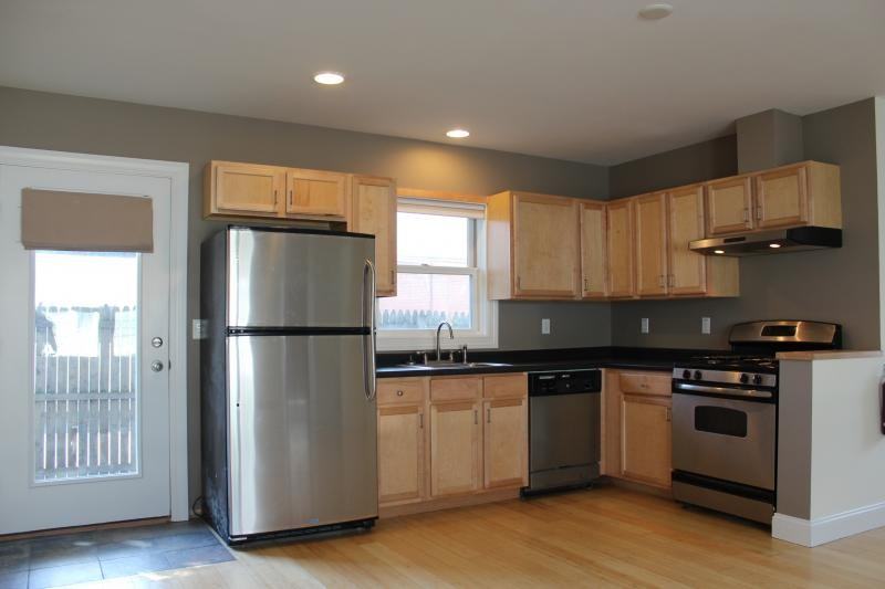 18 Monroe St - Photo 2 of 12