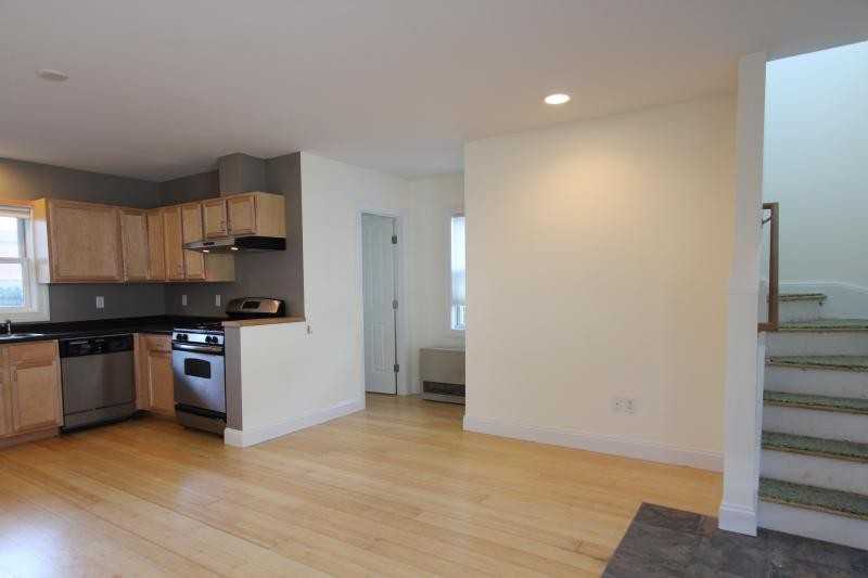 18 Monroe St - Photo 4 of 12