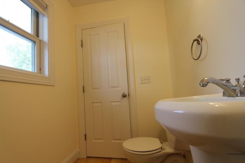 18 Monroe St - Photo 6 of 12