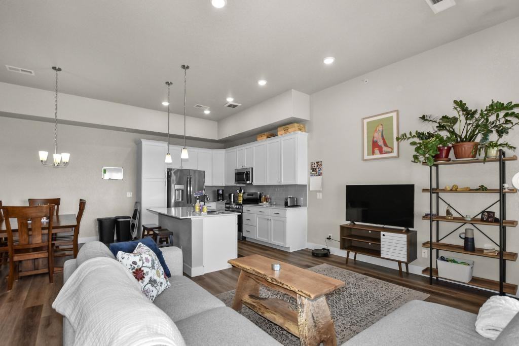 6826 School House Dr - Photo 4 of 34