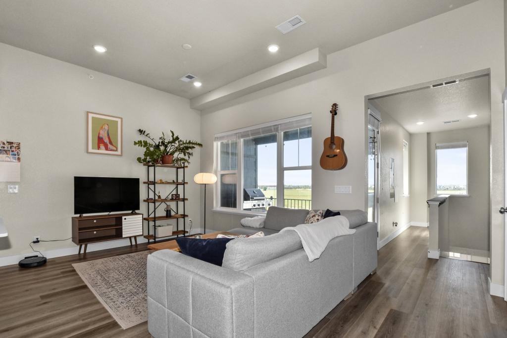 6826 School House Dr - Photo 7 of 34