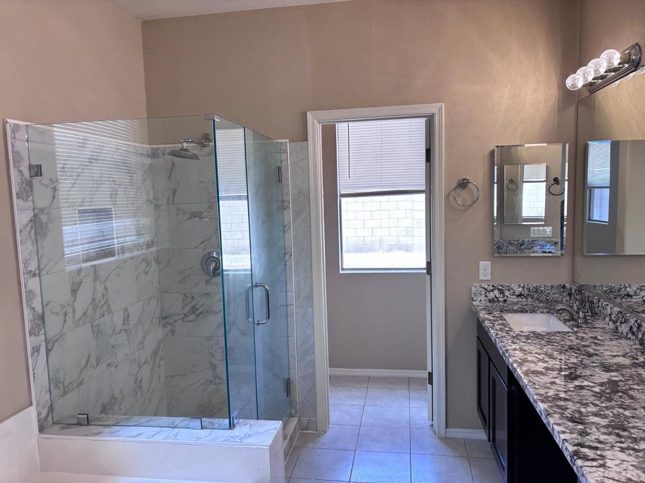 2720 E Hulet Dr - Photo 2 of 44