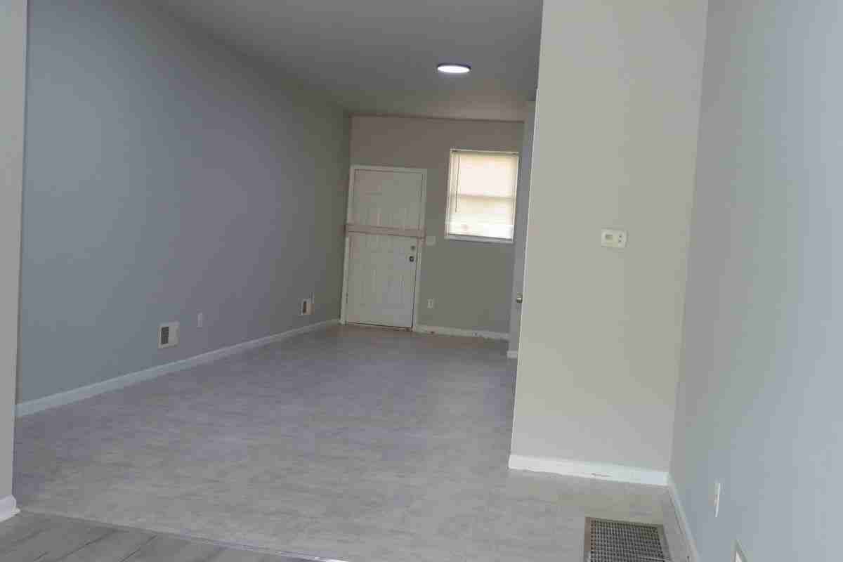 620 N Luzerne Ave - Photo 5 of 12