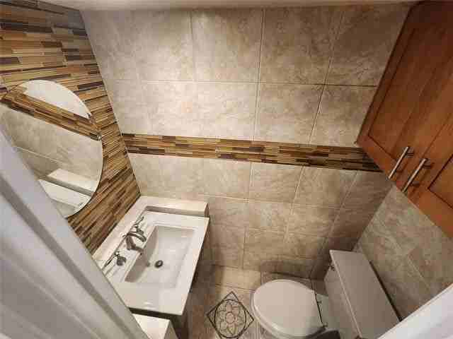 1987 Ne 15th Ave - Photo 4 of 8