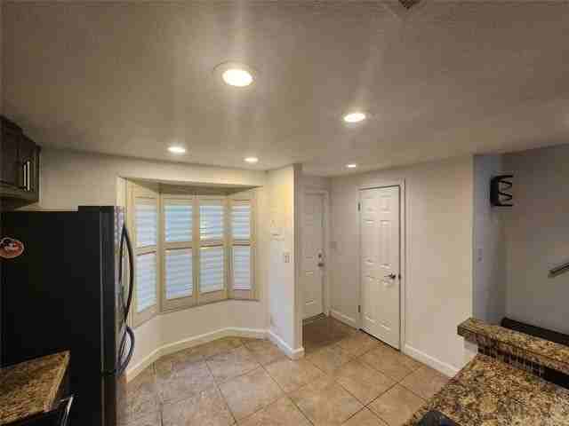 1987 Ne 15th Ave - Photo 7 of 8