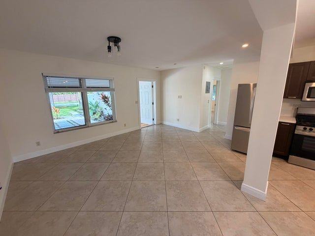 2018 Ne 14th Ct - Photo 5 of 14