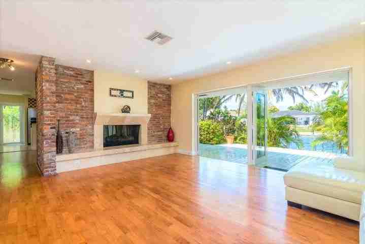 2213 Ne 16th St - Photo 3 of 18