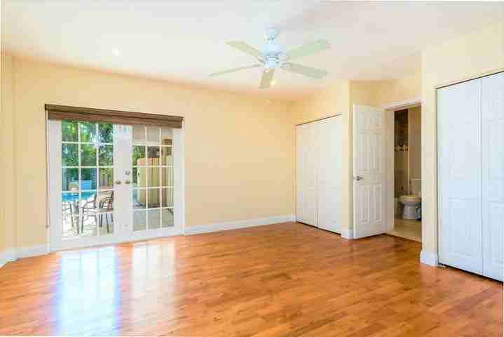 2213 Ne 16th St - Photo 5 of 18