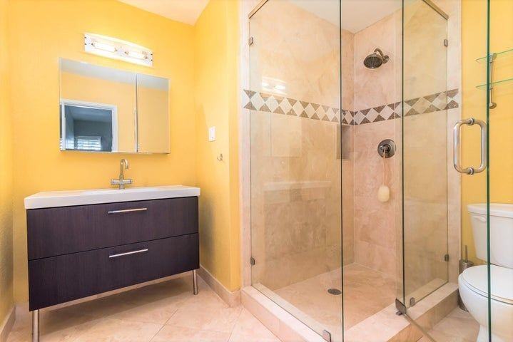 2213 Ne 16th St - Photo 6 of 18