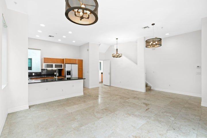 775 Ne 4th Ave - Photo 5 of 21