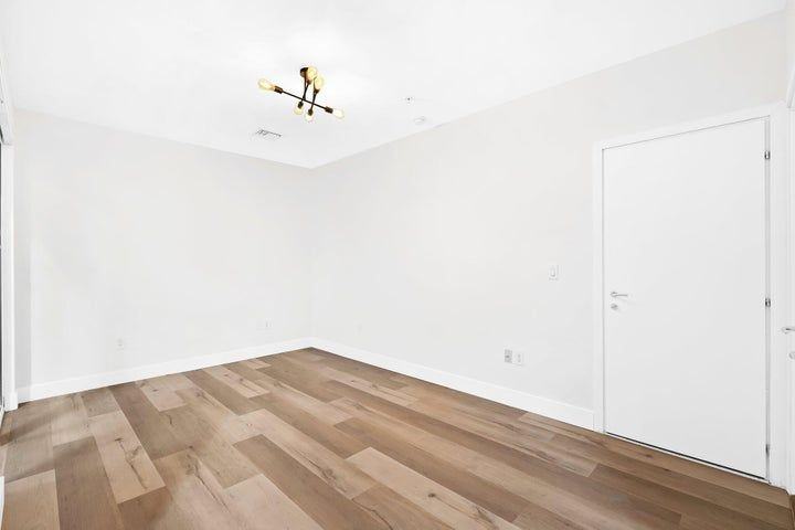 775 Ne 4th Ave - Photo 6 of 21