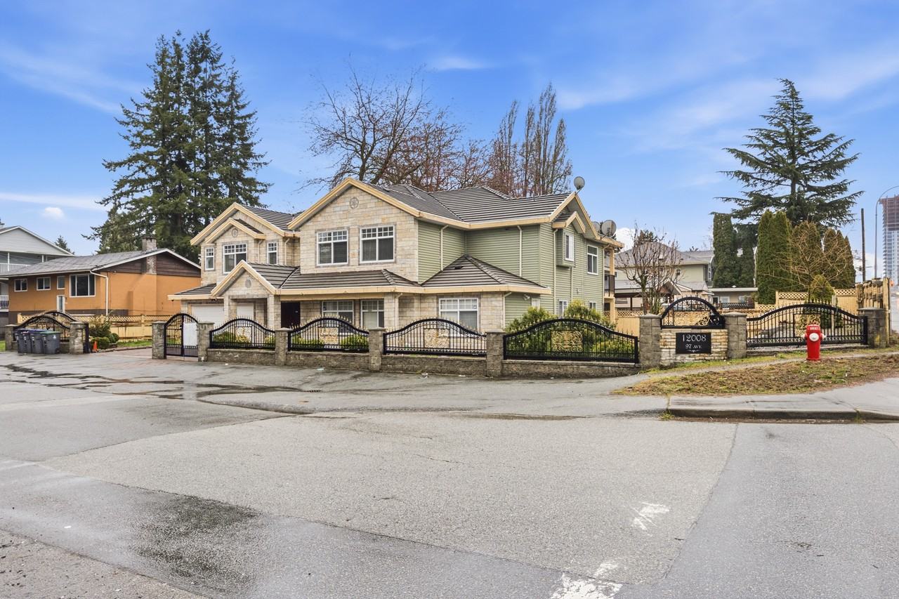 12008 97 Avenue - Photo 3 of 31