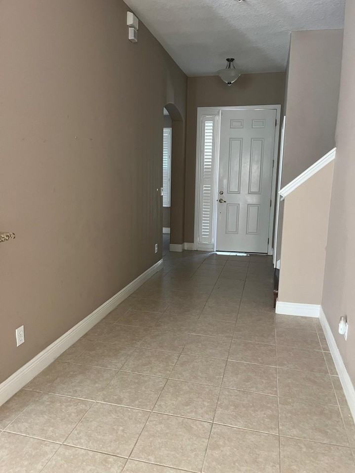 4523 Sunset Lane - Photo 4 of 21