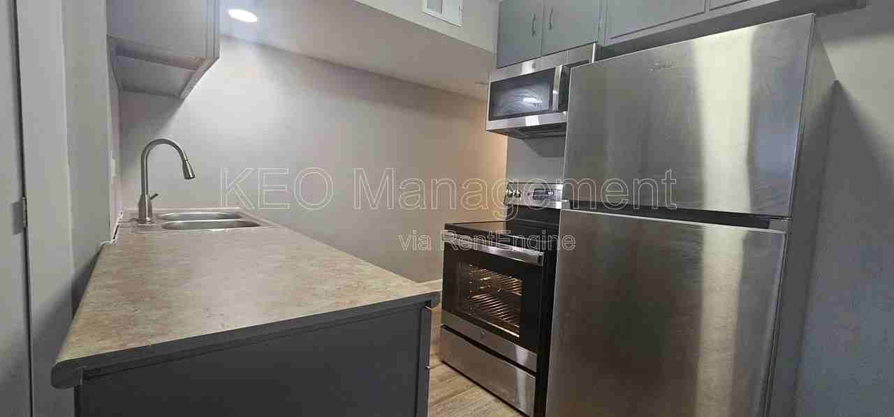 127 Scott Ave #2 - Photo 5 of 9