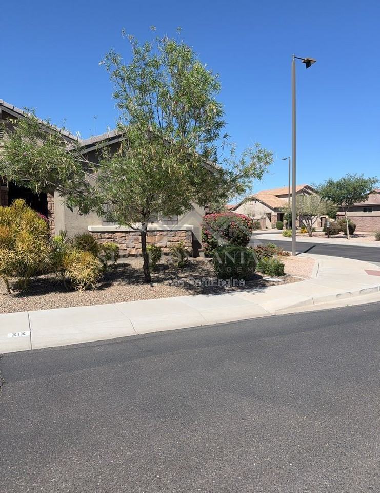 212 E Prescott Dr - Photo 2 of 7